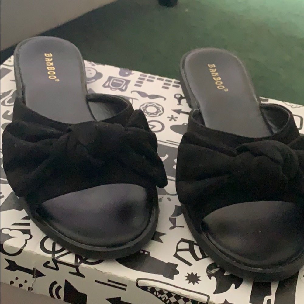Black Bowed Slides